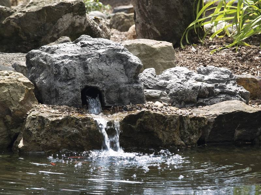Stenen waterornamenten